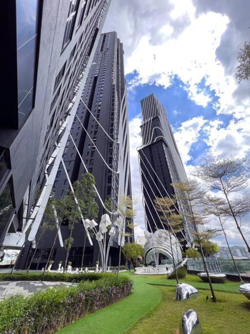 Modern Suites At Arte Mont Kiara By Iconique Kuala Lumpur Exterior foto